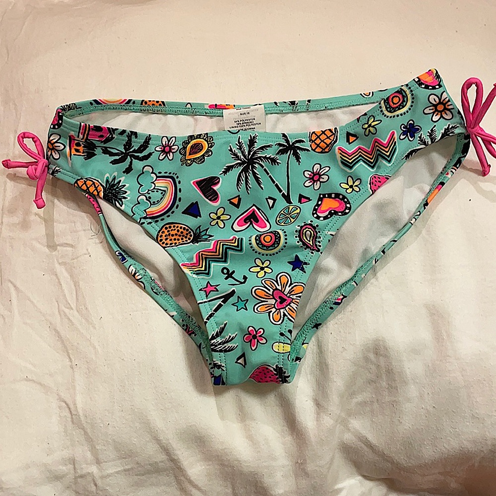 It’s is a 10 in kids biking bottoms